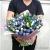 Modré tulipány kytice 99 ks
