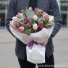 Kytice tulipánů s eukalyptem a manžetou